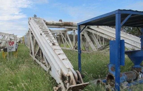 DERRICK 131FT CANTILEVER MAST